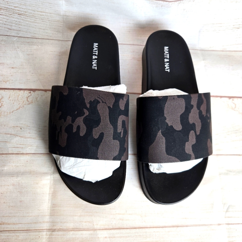 Matt & Nat Slip-on Sandals Women Size 8
